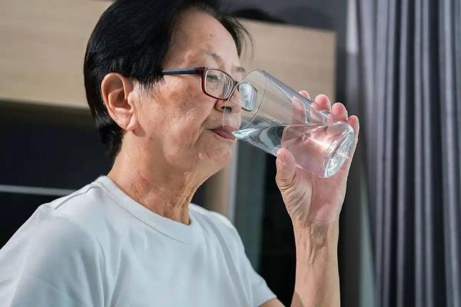 An thit xong ma thay dau hieu nay, nghia la tui mat dang cau cuu