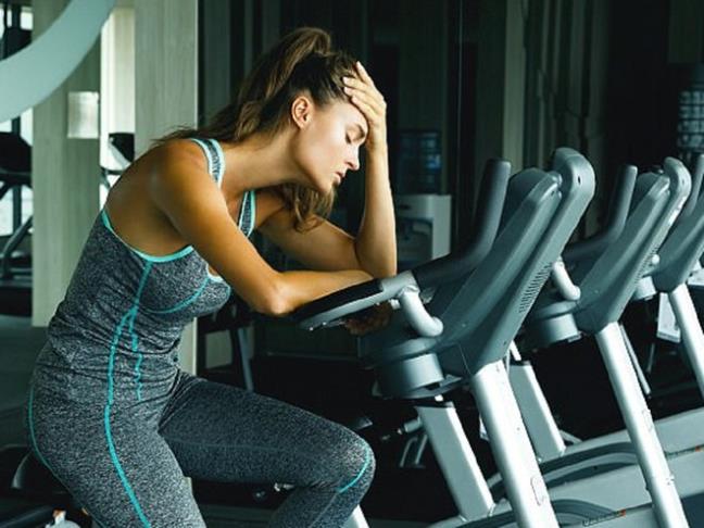 Viec thuc khuya khong gay tu vong, nhung su ket hop cua bon yeu to nay co the lam tang dang ke nguy co tu vong dot ngot