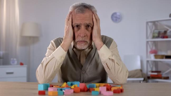 Dung de nguoi gia o mot minh qua lau, su co don co the day nhanh qua trinh tien trien cua benh Alzheimer