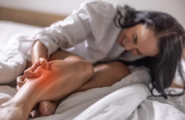 Chuot rut o chan thuong xuyen, dau hieu cua bon benh ly tiem an, dung bo qua 