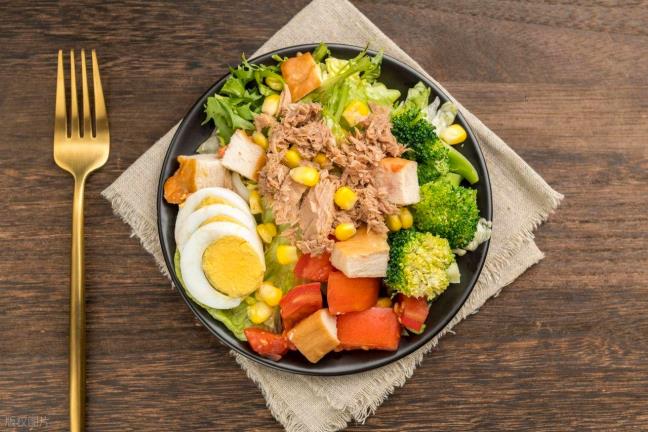 Tai sao ban van tang can ngay ca khi uong nuoc? Khong phai do an nhieu ma la ban da bo be 3 thoi quen sinh hoat