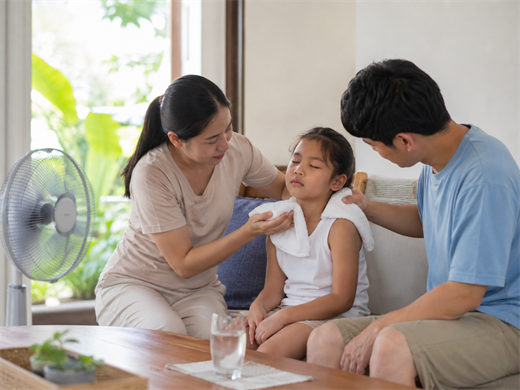 Bóc trần 7 thói quen giải nhiệt sai lầm cho trẻ mà cha mẹ thường mắc Boc tran 7 thoi quen giai nhiet sai lam cho tre ma cha me thuong mac
