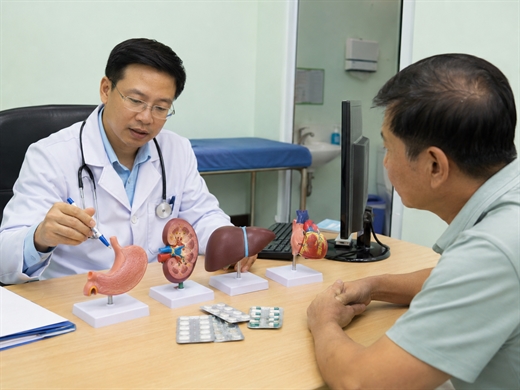 Uong thuoc giam dau qua 5 ngay lien tuc: 4 bien chung nguy hiem khon luong